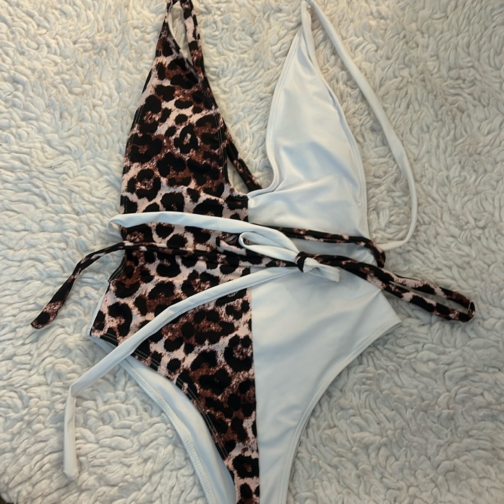 Women’s Sexy White & Leopard One Piece Swimsuit Small